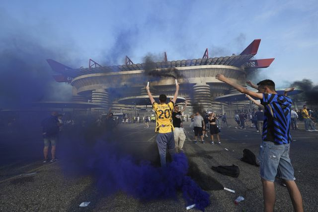 Παρί Σεν Ζερμέν – Ίντερ: Οι οπαδοί των νερατζούρι πέταξαν πέτρες σε εκείνους των Γάλλων
