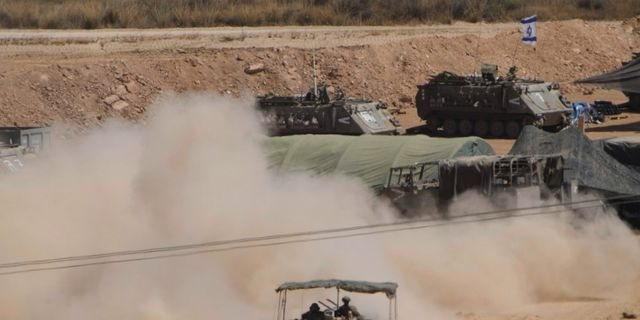 Ισραηλινά άρματα μάχης κοντά στη Γάζα