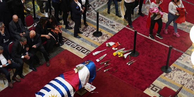 Η Ουρουγουάη αποχαιρετά τον θρυλικό Χοσέ Μουχίκα