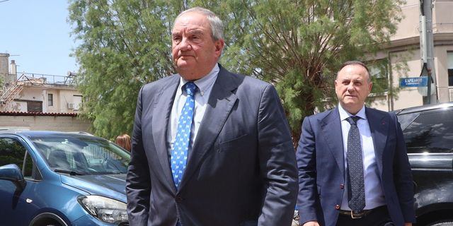 Ο Κώστας Καραμανλής στην κηδεία του Πέτρου Μολυβιάτη