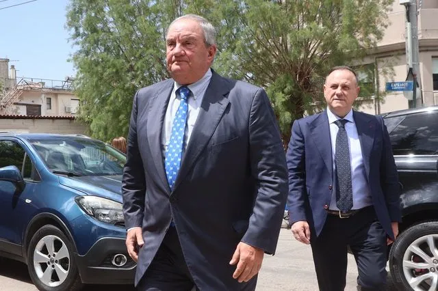 Ο Κώστας Καραμανλής στην κηδεία του Πέτρου Μολυβιάτη
