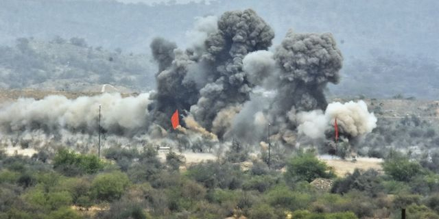 Πυραυλική επίθεση της Ινδίας στο Πακιστάν – Εκρήξεις και βομβαρδισμοί