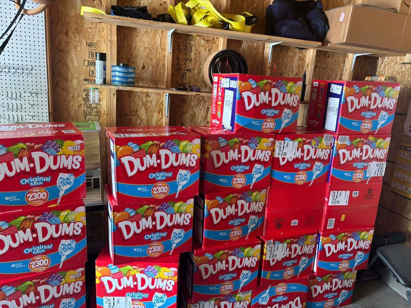 Οι κούτες με τα γλειφιτζούρια