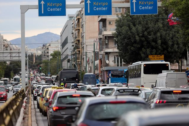 Κίνηση στους δρόμους: Xάος σε Κηφισό και Αττική Οδό – LIVE ΧΑΡΤΗΣ