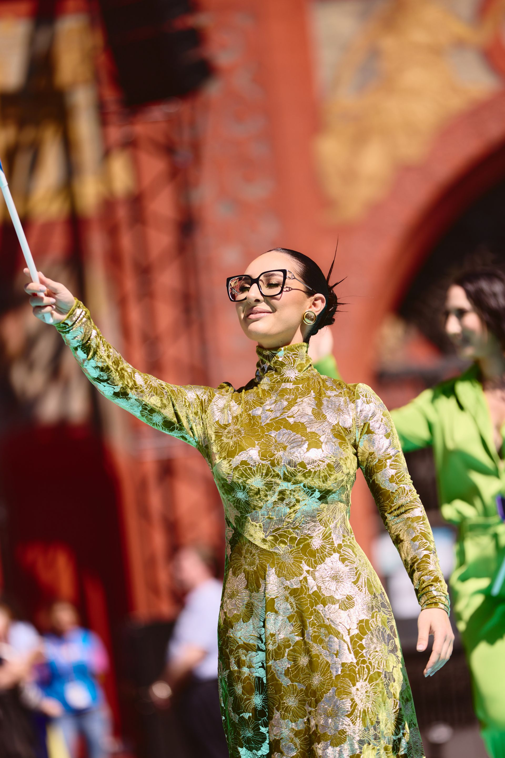 Η Κλαυδία στο τιρκουάζ χαλί