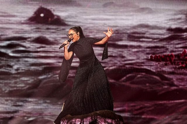 Η Klavdia ερμηνεύει την Asteromáta στη σκηνή της Eurovision 2025