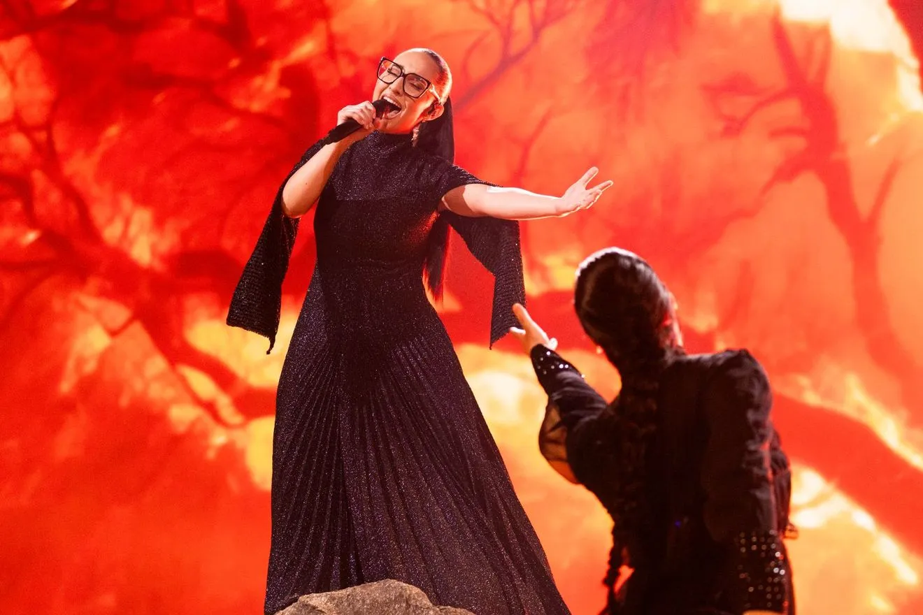 Η Κλαυδία στη σκηνή του Τελικού της Eurovision 2025