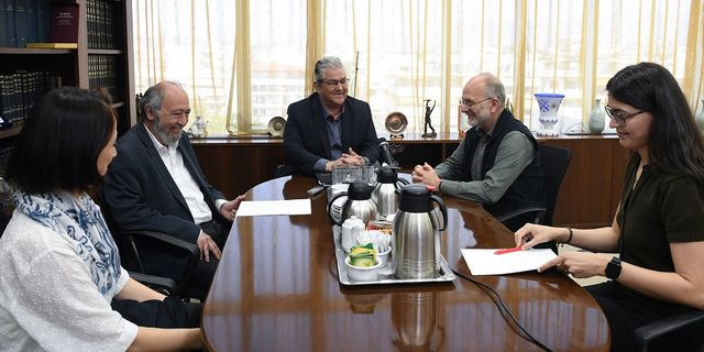 Συνάντηση Κουτσούμπα με τον ΓΓ της ΚΕ του ΚΚ Τουρκίας