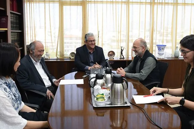 Συνάντηση Κουτσούμπα με τον ΓΓ της ΚΕ του ΚΚ Τουρκίας