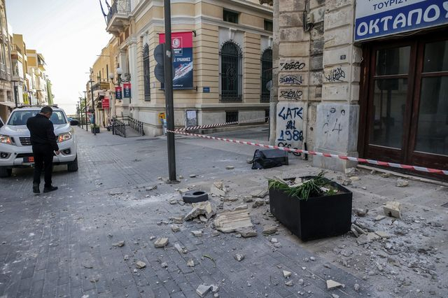 Ηράκλειο: Περιορισμένης έκτασης ζημιές σε ετοιμόρροπα κτίρια μετά τον σεισμό