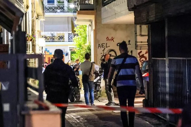 Μητροκτονία στη Λάρισα: “Ο ξάδελφος νόμιζε ότι με το πάπλωμα μεταφέραμε μπάζα”