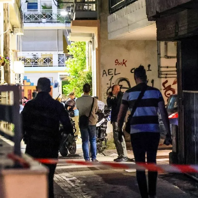 Μητροκτονία στη Λάρισα: “Ο ξάδελφος νόμιζε ότι με το πάπλωμα μεταφέραμε μπάζα”