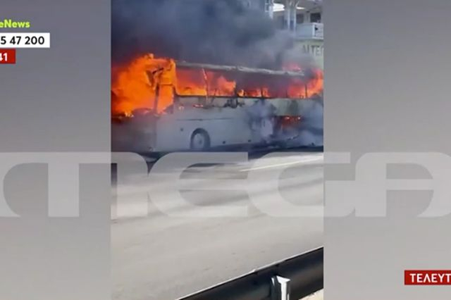 Λεωφορείο στη Λ. Αθηνών τυλίχθηκε στις φλόγες