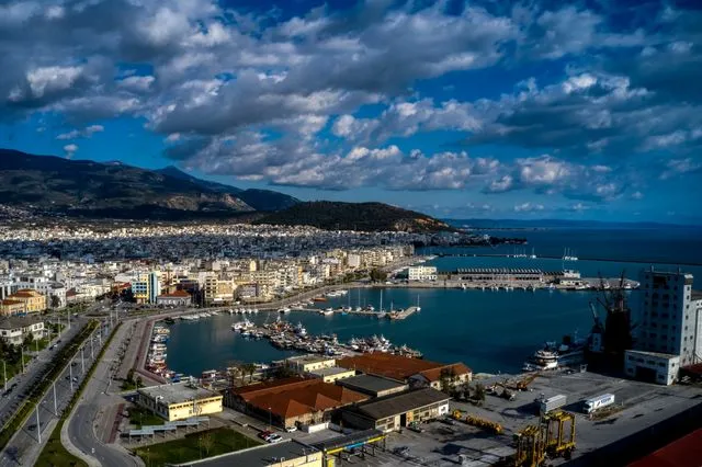 Βόλος: Αφόρητη δυσοσμία στο λιμάνι – Ελήφθησαν δείγματα για αναλύσεις