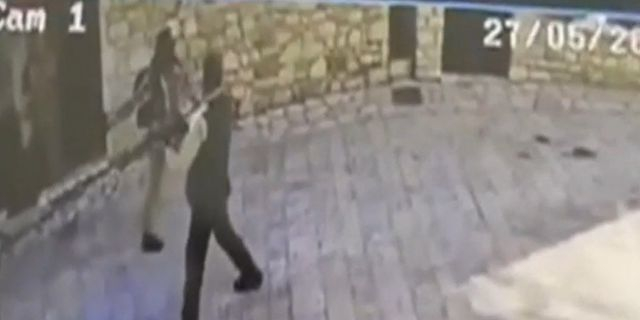 Βίντεο ντοκουμέντο: Οι ένοπλοι ληστές διαφεύγουν από τα ΕΛΤΑ στα Καλάβρυτα