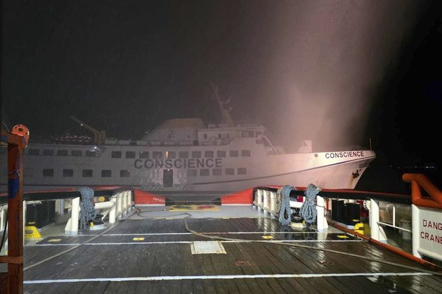 Κινδυνεύει να βυθιστεί το πλοίο με την ανθρωπιστική βοήθεια για τη Γάζα, μετά την επίθεση