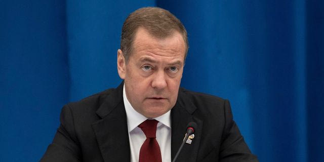 Ξέφυγε ο Μεντβέντεφ για τον Ζελένσκι: “Ο Χάρος πλησιάζει το παλιοτόμαρο”