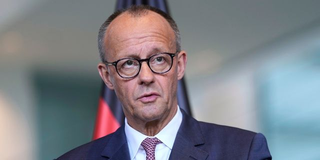 Ο Μερτς αποκάλεσε τους μετανάστες “πρόβλημα στο αστικό τοπίο” – Σφοδρές αντιδράσεις