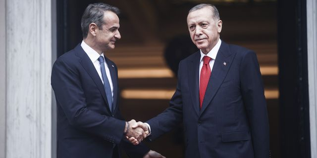 Η Τουρκία παίζει μπάλα, η Ελλάδα αμύνεται