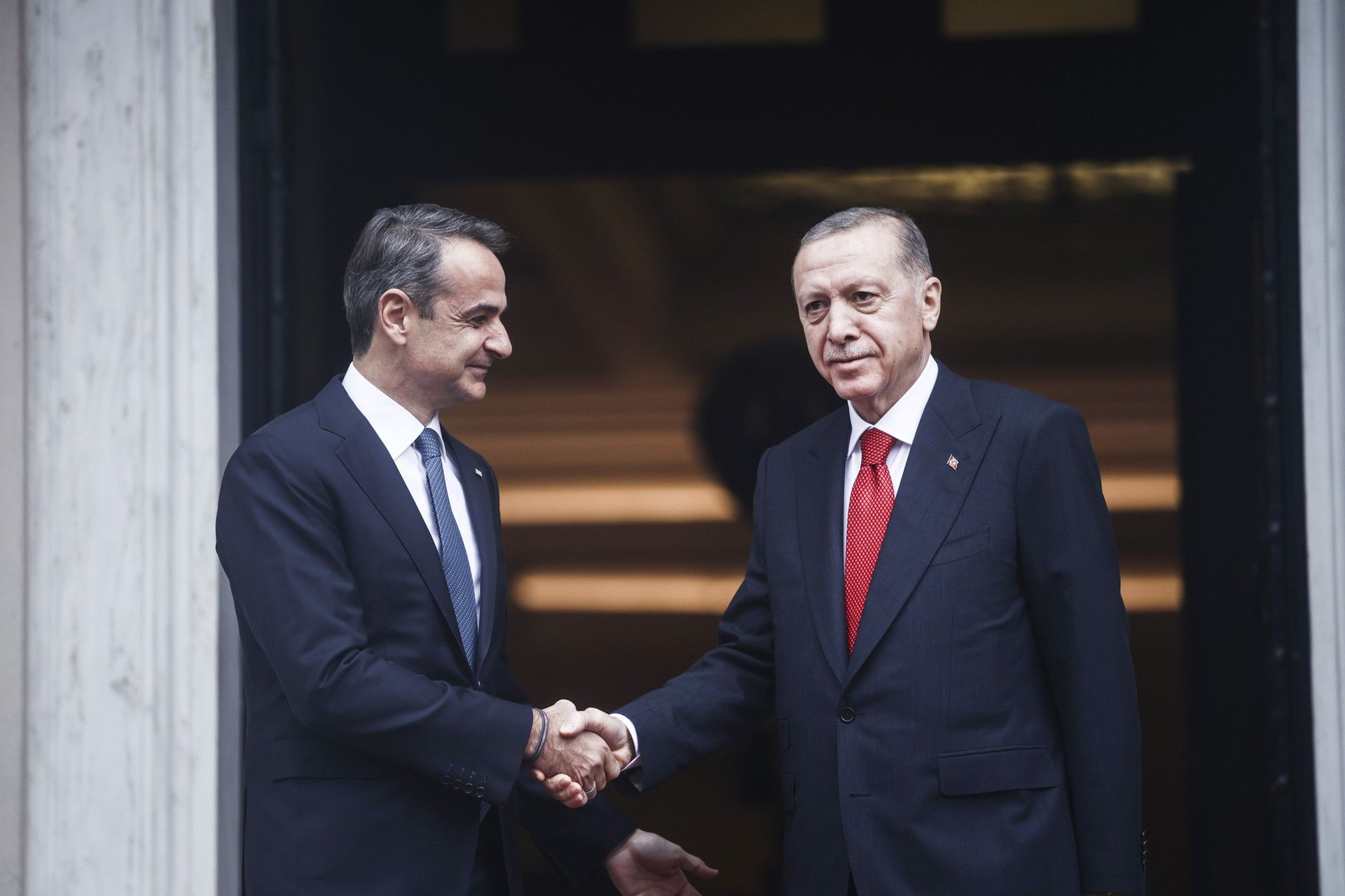 Η Τουρκία παίζει μπάλα, η Ελλάδα αμύνεται