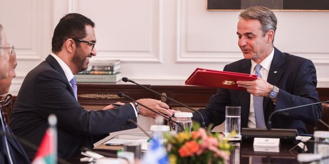 Συνάντηση του Κυριάκου Μητσοτάκη με τον υπουργό Βιομηχανίας των ΗΑΕ