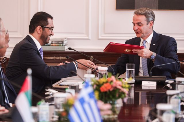 Συνάντηση του Κυριάκου Μητσοτάκη με τον υπουργό Βιομηχανίας των ΗΑΕ