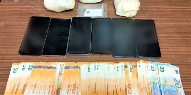 Πειραιάς: Πάνω από μισό κιλό κοκαΐνης κατασχέθηκε μετά από έλεγχο σε όχημα