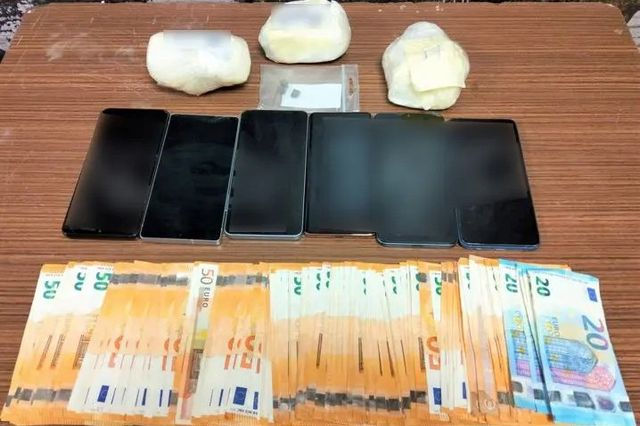 Πειραιάς: Πάνω από μισό κιλό κοκαΐνης κατασχέθηκε μετά από έλεγχο σε όχημα