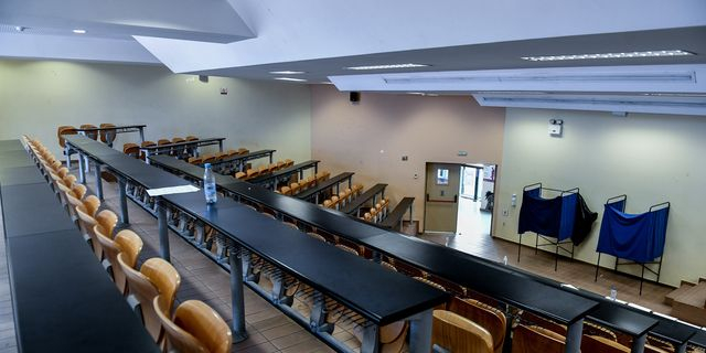 Επτά προσαγωγές για τα επεισόδια στη Νομική