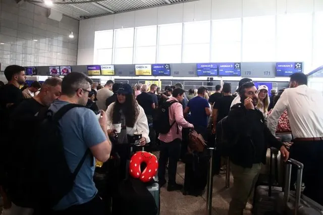 Ολυμπιακός: Χαμός στο αεροδρόμιο, αναχώρησαν για Αμπού Ντάμπι οι φίλοι των ερυθρόλευκων