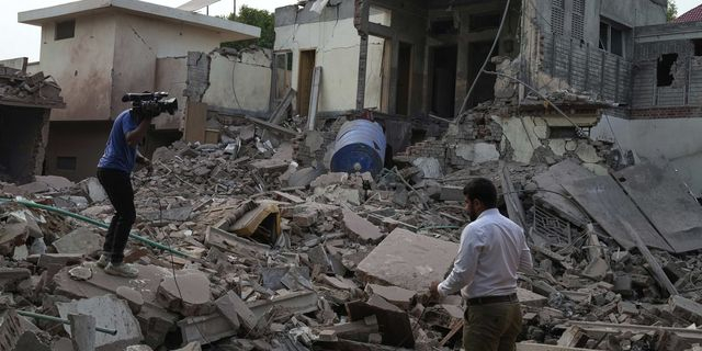 Ινδία-Πακιστάν: Νέα κλιμάκωση με εκατέρωθεν πυραυλικές επιθέσεις