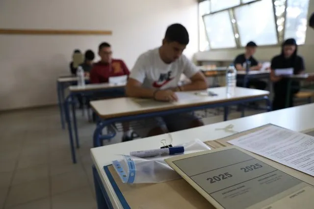 ΕΠΑΛ Πανελλήνιες 2025: Οι απαντήσεις των θεμάτων στα Νέα Ελληνικά