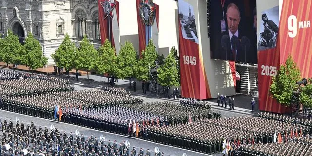 Με αναφορά στην Ουκρανία η ομιλία Πούτιν στην Κόκκινη Πλατεία – LIVE ΕΙΚΟΝΑ από την παρέλαση