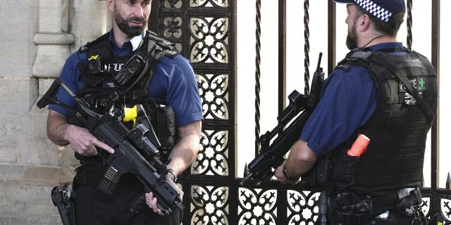 Βρετανία: Συνελήφθησαν οκτώ άτομα που ετοίμαζαν τρομοκρατικές ενέργειες