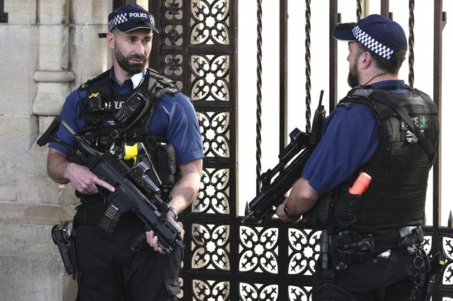 Βρετανία: Συνελήφθησαν οκτώ άτομα που ετοίμαζαν τρομοκρατικές ενέργειες