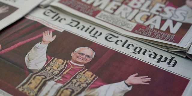 Πάπας Λέων ΙΔ’: Η πρώτη του εμφάνιση αποκαλύπτει τρία σημαντικά στοιχεία