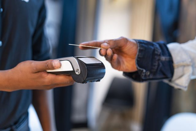 Το ελληνικό μοναστήρι με POS και άλλα ανέλπιστα μέρη που θα το δεις μπροστά σου