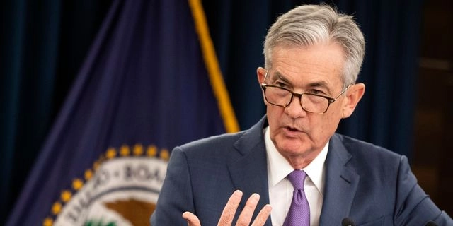 Ο Τραμπ “τα βάζει” και πάλι με τη Fed για τα επιτόκια