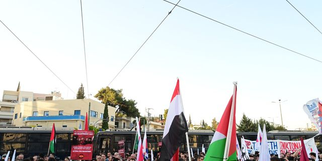 Συγκέντρωση στην ισραηλινή πρεσβεία για τη Γάζα: “Να σταματήσει εδώ και τώρα η σφαγή”