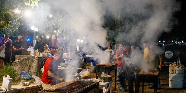 Μαρινάκης: Πώς θα γινόταν πανηγύρι χωρίς σουβλάκια;