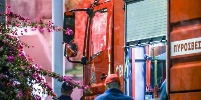 Μάνδρα: Φωτιά σε εργοστάσιο ανακύκλωσης μπαταριών