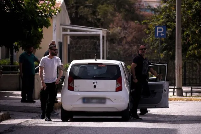 ΜΕΤΑΓΩΓΗ ΣΤΟΝ ΕΙΣΑΓΓΕΛΕΑ ΣΤΗΝ ΕΥΕΛΠΙΔΩΝ ΤΩΝ ΤΡΙΩΝ ΣΥΛΛΗΦΘΕΝΤΩΝ ΓΙΑ ΤΗΝ ΥΠΟΘΕΣΗ ΣΤΗ ΡΑΦΗΝΑ