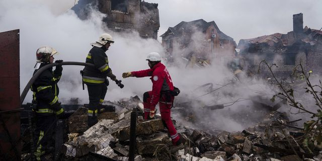 Ρωσική επίθεση κατέστρεψε σπίτια στην περιοχή του Κιέβου