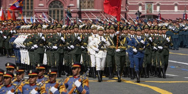 Παρέλαση στην Κόκκινη Πλατεία: Η σιωπή του Πούτιν για τη Δύση και ο Σι Τζιπίνγκ