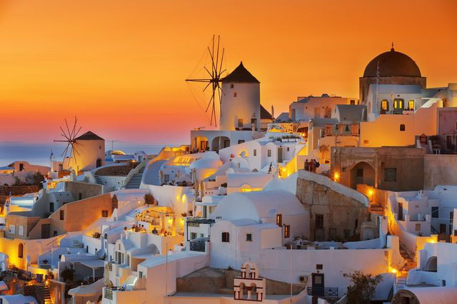 Η εικόνα για τον τζίρο σε εστίαση και καταλύματα – Η περίπτωση της Σαντορίνης