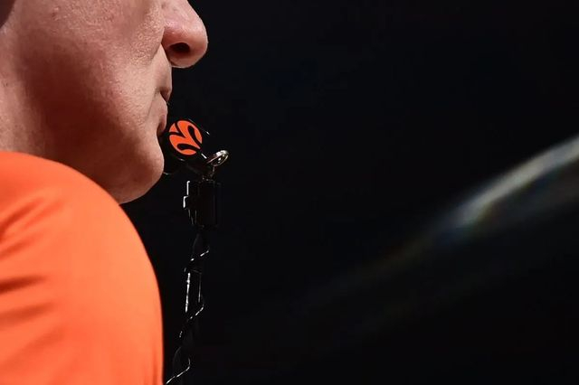 Aνακοίνωση διαιτητών EuroLeague: “Στα playoffs ιδιοκτήτης συλλόγου δημοσίευσε επανειλημμένες επιθέσεις”
