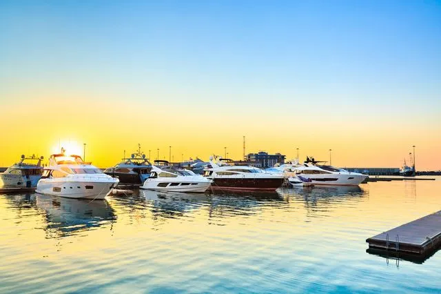 Σκάφη, καταθέσεις στο εξωτερικό και ιδιωτικά σχολεία – Τι δηλώνουν οι Έλληνες