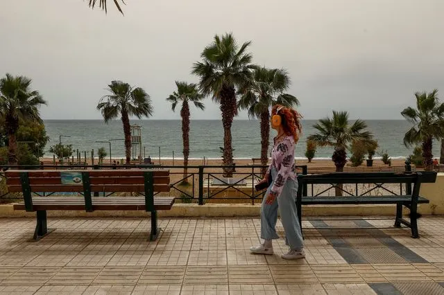 Καιρός: Επιμένει η αφρικανική σκόνη, ανεβαίνει η θερμοκρασία