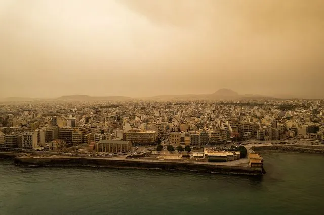 Επέλαση της αφρικανικής σκόνης – Πού αναμένονται 25άρια