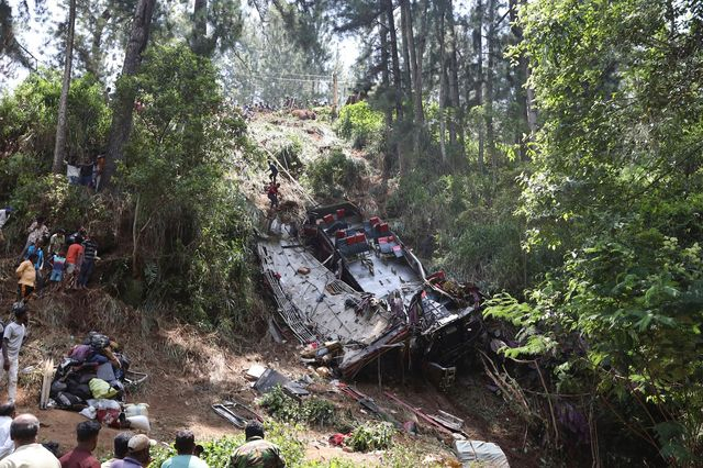 Τραγωδία στη Σρι Λάνκα: 21 νεκροί σε τροχαίο και δεκάδες τραυματίες